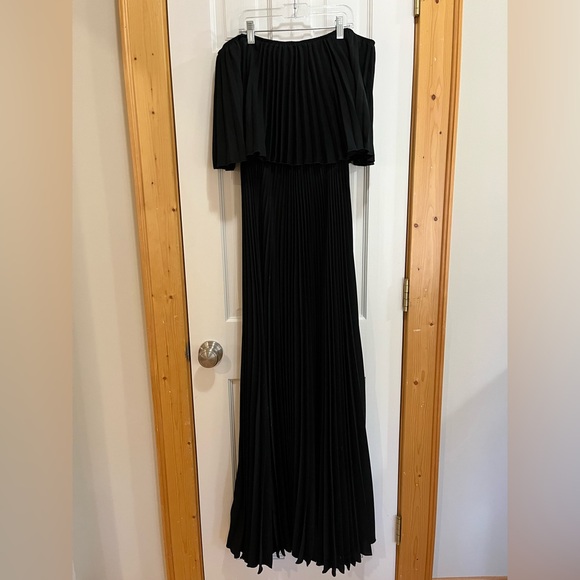 ALTAR’D STATE Elegant Long Black Pleated Maxi Dress - Picture 3 of 10